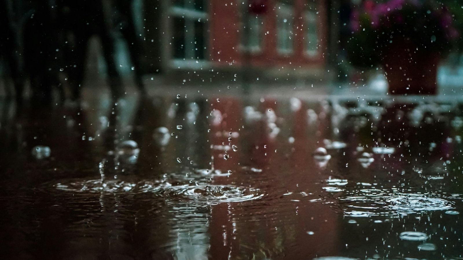 Lluvia en Santiago.