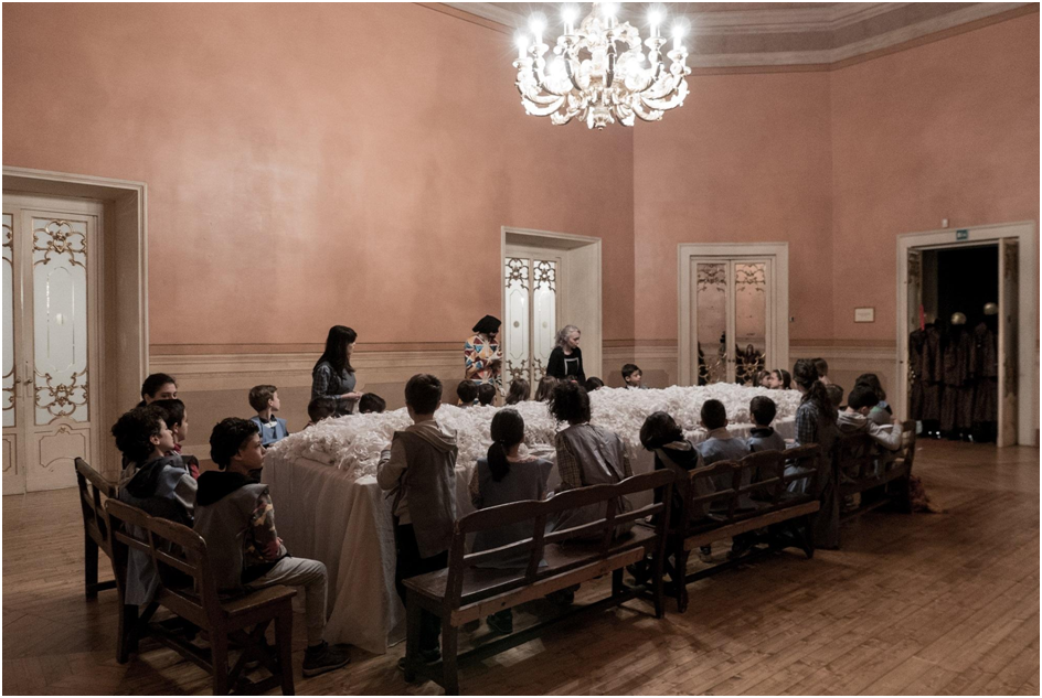 Foto: “La Tierra de las Lombrices” en Sala Sarte. Crédito: Nicolò Gialain.